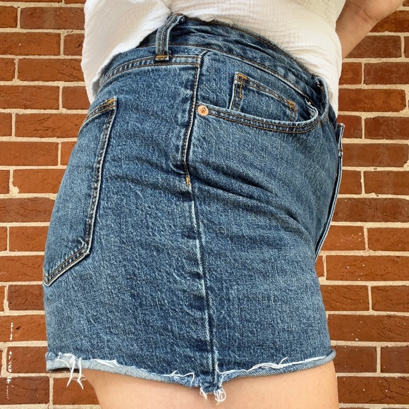 Universal Thread Size 10 Jean Shorts - Picture 3 of 14